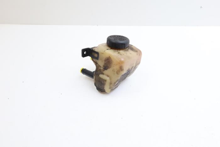 Gebruikte Servo Oliereservoir Saab 900 I 2.1 i 16V Prijs € 75,00 Margeregeling aangeboden door Auto Demontage Elferink B.V.