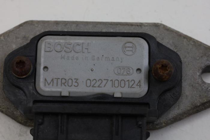 Ontstekingsmodule van een Saab 900 I 2.1 i 16V 1991