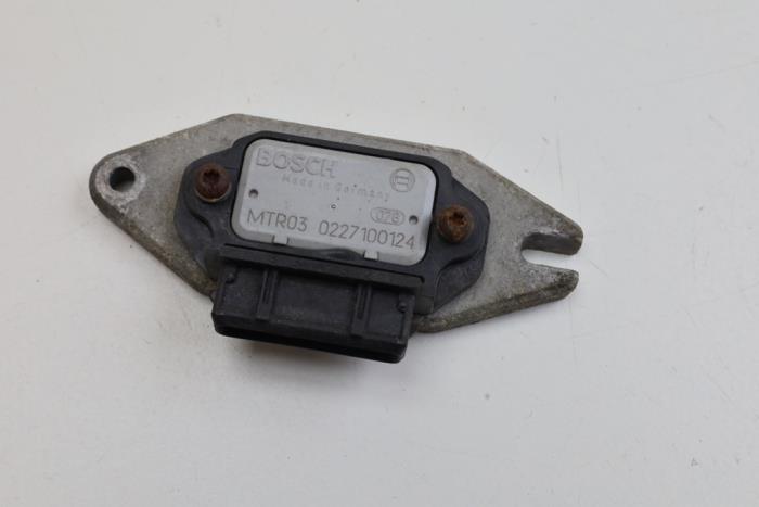 Ontstekingsmodule van een Saab 900 I 2.1 i 16V 1991