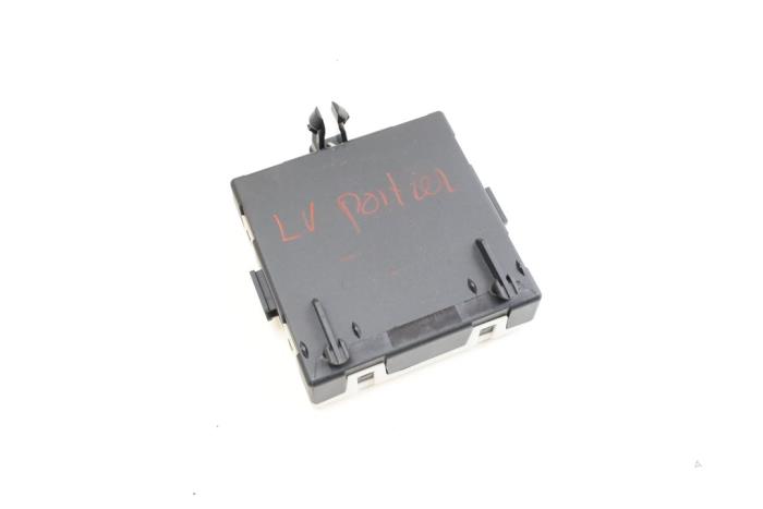 Gebruikte Module Centrale Deurvergrendeling Mercedes GLC (X253) 2.0 260 16V 4-Matic Prijs € 25,00 Margeregeling aangeboden door Auto Demontage Elferink B.V.