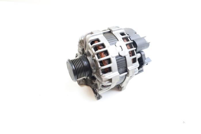 Dynamo van een Mercedes-Benz GLC (X253) 2.0 260 16V 4-Matic 2016