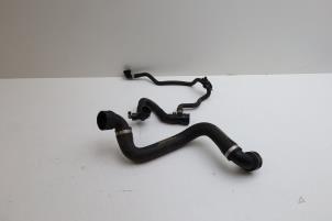 Gebruikte Radiateurslang Mercedes GLC (X253) 2.0 260 16V 4-Matic Prijs € 50,00 Margeregeling aangeboden door Auto Demontage Elferink B.V.