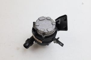 Gebruikte Extra waterpomp Mercedes GLC (X253) 2.0 260 16V 4-Matic Prijs € 65,00 Margeregeling aangeboden door Auto Demontage Elferink B.V.