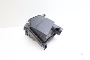 Gebruikte Luchtfilterhuis Volvo V60 II (ZW) 2.0 D3 16V Prijs € 75,00 Margeregeling aangeboden door Auto Demontage Elferink B.V.