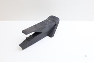 Gebruikte Gaspedaal Volvo V60 II (ZW) 2.0 D3 16V Prijs € 75,00 Margeregeling aangeboden door Auto Demontage Elferink B.V.