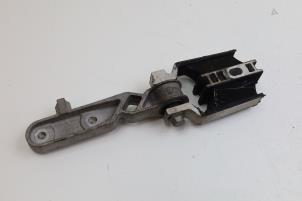 Gebruikte Motorsteun Volvo V60 II (ZW) 2.0 D3 16V Prijs € 40,00 Margeregeling aangeboden door Auto Demontage Elferink B.V.