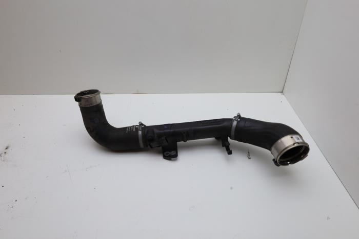 Gebruikte Intercooler Buis Volvo V60 II (ZW) 2.0 D3 16V Prijs € 100,00 Margeregeling aangeboden door Auto Demontage Elferink B.V.