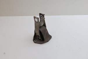 Gebruikte Motorsteun Volvo V60 II (ZW) 2.0 D3 16V Prijs € 30,00 Margeregeling aangeboden door Auto Demontage Elferink B.V.
