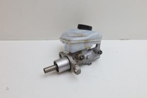 Gebruikte Hoofdremcilinder Volvo V60 II (ZW) 2.0 D3 16V Prijs € 65,00 Margeregeling aangeboden door Auto Demontage Elferink B.V.