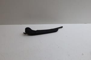 Gebruikte Ruitenwisserarm achter Volvo V60 II (ZW) 2.0 D3 16V Prijs € 25,00 Margeregeling aangeboden door Auto Demontage Elferink B.V.