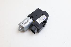 Gebruikte Schuifdak Motor Volvo V70 (BW) 1.6 T4 16V Prijs € 65,00 Margeregeling aangeboden door Auto Demontage Elferink B.V.