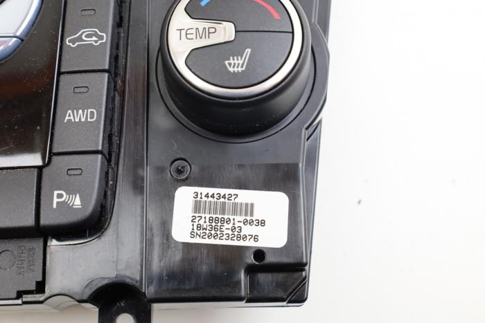 Regelunit Multi Media van een Volvo V60 I (FW/GW) 2.4 D6 20V Plug-in Hybrid AWD 2013