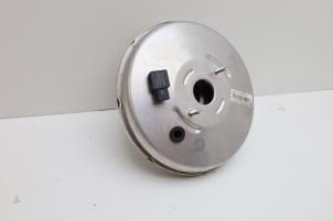 Gebruikte Rembooster Mercedes A Limousine (177.1) 1.3 A-250 e Turbo 16V Prijs € 150,00 Margeregeling aangeboden door Auto Demontage Elferink B.V.