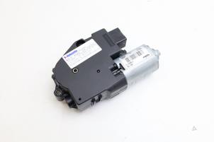 Gebruikte Schuifdak Motor Volvo V60 I (FW/GW) 2.4 D6 20V Plug-in Hybrid AWD Prijs € 100,00 Margeregeling aangeboden door Auto Demontage Elferink B.V.