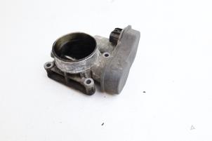 Gebruikte Gasklephuis Saab 9-3 03- Prijs € 125,00 Margeregeling aangeboden door Auto Demontage Elferink B.V.