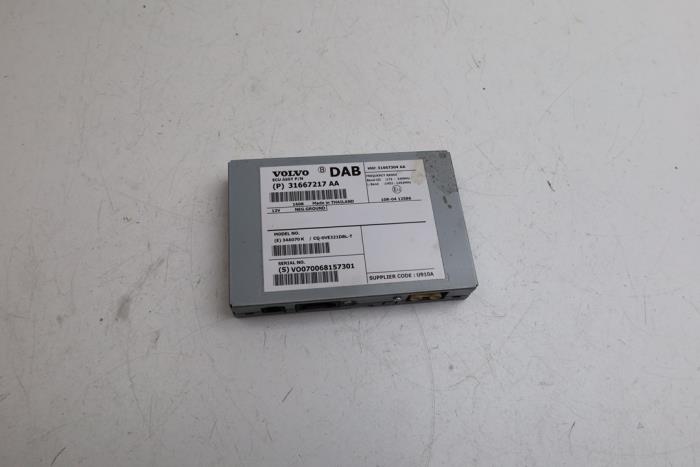 Gebruikte DAB module Volvo XC60 I (DZ) 2.0 D4 16V Prijs € 50,00 Margeregeling aangeboden door Auto Demontage Elferink B.V.
