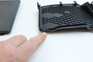 Gebruikte Accu afdekkap Volvo V70 Prijs € 40,00 Margeregeling aangeboden door Auto Demontage Elferink B.V.