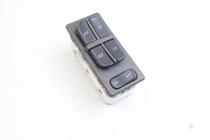 Gebruikte Schakelaar Elektrisch Raam Saab 9-5 (YS3E) 2.3t 16V Prijs € 50,00 Margeregeling aangeboden door Auto Demontage Elferink B.V.