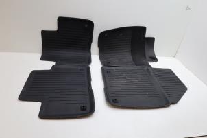 Gebruikte Matten Set Volvo S60 III (ZS) 2.0 T5 16V Prijs € 40,00 Margeregeling aangeboden door Auto Demontage Elferink B.V.