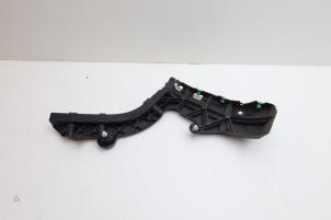 Gebruikte Bumpersteun links-achter Volvo V60 II (ZW) 2.0 T6 16V Twin Engine Prijs € 25,00 Margeregeling aangeboden door Auto Demontage Elferink B.V.