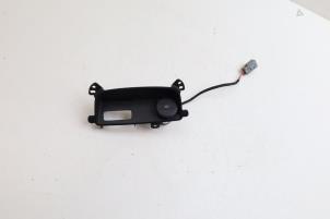 Gebruikte USB module Volvo V60 II (ZW) 2.0 T6 16V Twin Engine Prijs € 35,00 Margeregeling aangeboden door Auto Demontage Elferink B.V.