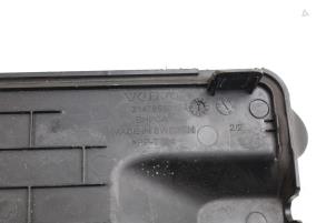 Gebruikte Afdekplaat diversen Volvo V60 II (ZW) 2.0 T6 16V Twin Engine Prijs € 25,00 Margeregeling aangeboden door Auto Demontage Elferink B.V.