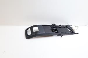 Gebruikte Middenconsoles Volvo V60 II (ZW) 2.0 T6 16V Twin Engine Prijs € 75,00 Margeregeling aangeboden door Auto Demontage Elferink B.V.