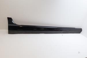 Gebruikte Zijskirt rechts Volvo V60 II (ZW) 2.0 T6 16V Twin Engine Prijs € 100,00 Margeregeling aangeboden door Auto Demontage Elferink B.V.