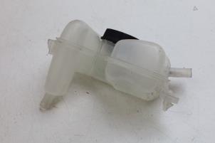 Gebruikte Koelwater Reservoir Volvo V60 II (ZW) 2.0 T6 16V Twin Engine Prijs € 25,00 Margeregeling aangeboden door Auto Demontage Elferink B.V.