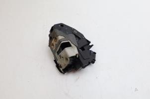 Gebruikte Deurslot Mechaniek 4Deurs links-voor Volvo V60 I (FW/GW) 1.6 DRIVe Prijs € 75,00 Margeregeling aangeboden door Auto Demontage Elferink B.V.
