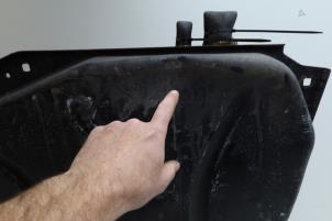 Gebruikte Tank Mercedes B (W245) 1.5 B-150 16V Prijs € 175,00 Margeregeling aangeboden door Auto Demontage Elferink B.V.