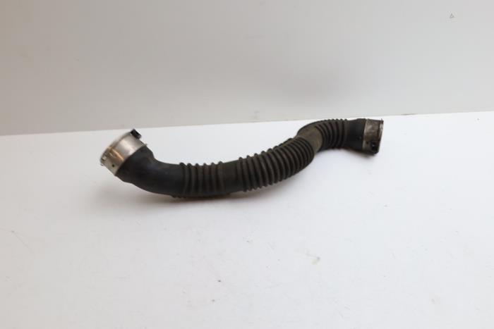 Gebruikte Intercooler Buis Mercedes B (W246/W242) 1.6 B-200 BlueEFFICIENCY Turbo 16V Prijs € 35,00 Margeregeling aangeboden door Auto Demontage Elferink B.V.