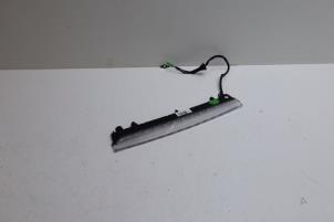 Gebruikte Extra Remlicht midden Lynk &amp; Co 01 1.5 PHEV Prijs € 150,00 Margeregeling aangeboden door Auto Demontage Elferink B.V.