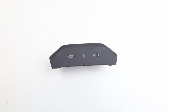 Gebruikte USB module Lynk &amp; Co 01 1.5 PHEV Prijs € 50,00 Margeregeling aangeboden door Auto Demontage Elferink B.V.