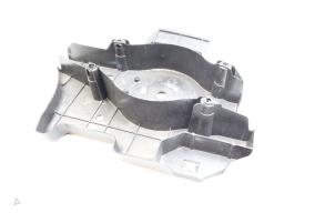 Gebruikte Beschermplaat bodem Lynk &amp; Co 01 1.5 PHEV Prijs € 25,00 Margeregeling aangeboden door Auto Demontage Elferink B.V.