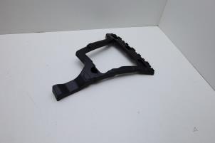 Gebruikte Bumpersteun rechts-achter Lynk &amp; Co 01 1.5 PHEV Prijs € 30,00 Margeregeling aangeboden door Auto Demontage Elferink B.V.