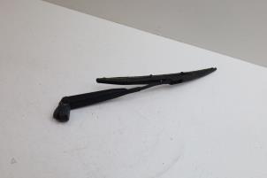 Gebruikte Ruitenwisserarm achter Mercedes A (W168) 1.6 A-160 Prijs € 25,00 Margeregeling aangeboden door Auto Demontage Elferink B.V.