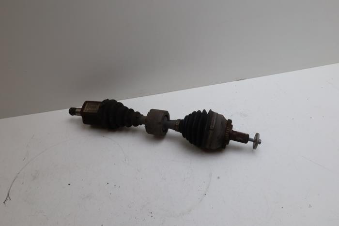 Gebruikte Aandrijfas links-voor Volvo XC70 (SZ) XC70 2.5 T 20V Prijs € 100,00 Margeregeling aangeboden door Auto Demontage Elferink B.V.