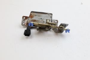 Gebruikte Achterklep Slotmechaniek Saab 9-5 Estate (YS3E) 2.0t 16V Prijs € 75,00 Margeregeling aangeboden door Auto Demontage Elferink B.V.