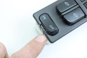 Gebruikte Schakelaar Elektrisch Raam Saab 9-5 Estate (YS3E) 2.0t 16V Prijs € 35,00 Margeregeling aangeboden door Auto Demontage Elferink B.V.