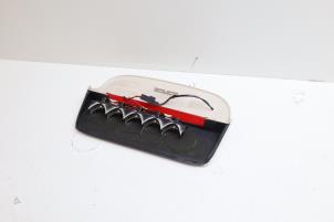 Gebruikte Extra Remlicht midden Saab 9-5 (YS3E) 2.0t 16V Prijs € 25,00 Margeregeling aangeboden door Auto Demontage Elferink B.V.