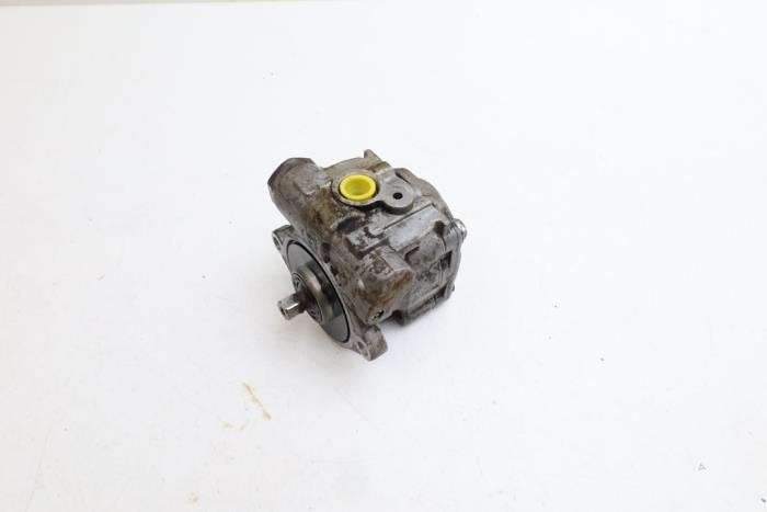Gebruikte Servopomp Saab 9-3 II (YS3F) 2.0t 16V Prijs € 75,00 Margeregeling aangeboden door Auto Demontage Elferink B.V.