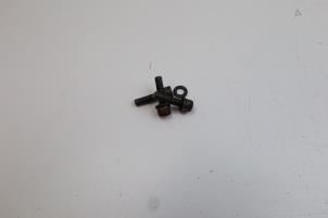 Gebruikte Bouten set Saab 900 I 2.0 Turbo 16V Prijs € 25,00 Margeregeling aangeboden door Auto Demontage Elferink B.V.