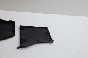 Gebruikte Accu afdekkap Volvo V70 (BW) 2.0 T 16V Prijs € 50,00 Margeregeling aangeboden door Auto Demontage Elferink B.V.