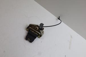 Gebruikte Achterklep Slotmechaniek Volvo S60 I (RS/HV) 2.4 20V 170 Prijs € 100,00 Margeregeling aangeboden door Auto Demontage Elferink B.V.