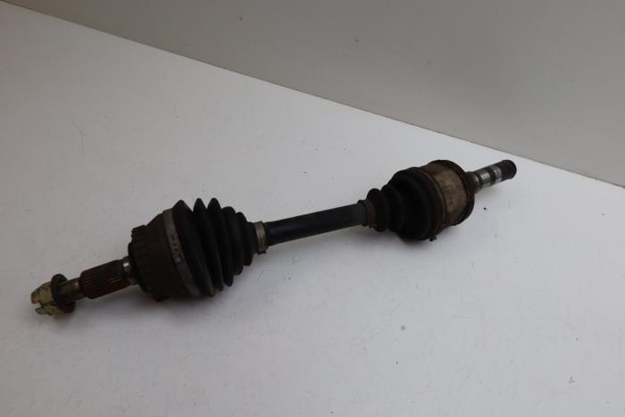Gebruikte Aandrijfas links-voor Saab 9-5 (YS3E) 2.0t 16V Prijs € 75,00 Margeregeling aangeboden door Auto Demontage Elferink B.V.