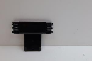 Gebruikte Display Interieur Volvo V70 (BW) 2.0 T 16V Prijs € 35,00 Margeregeling aangeboden door Auto Demontage Elferink B.V.