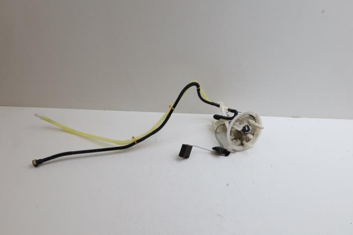 Gebruikte Tank element Pomp Mercedes C (W204) 1.8 C-200 CGI 16V Prijs € 85,00 Margeregeling aangeboden door Auto Demontage Elferink B.V.