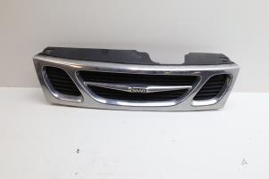 Gebruikte Grille Saab 9-5 Estate (YS3E) 2.0t 16V Prijs € 35,00 Margeregeling aangeboden door Auto Demontage Elferink B.V.