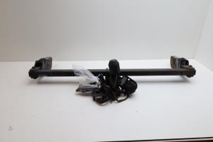 Gebruikte Trekhaak Volvo V70 (SW) 2.4 D5 20V Prijs € 125,00 Margeregeling aangeboden door Auto Demontage Elferink B.V.